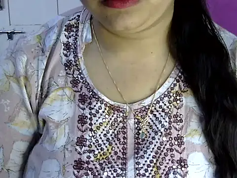 Snapshot of Cute_Aliyaa chatting on June 18, 2026, 1:37 pm Cute Aliyaa online show from June 18, 2026, 1:37 pm