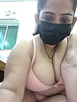 diyam4002 online show from March 1, 2026, 5:26 pm