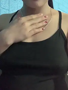 Snapshot of Hoa-tuylip chatting on February 17, 2026, 12:40 am Hoa-tuylip online show from February 17, 2026, 12:40 am