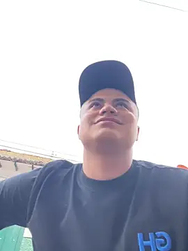 andresmahecha777 online show from February 8, 2026, 9:51 pm