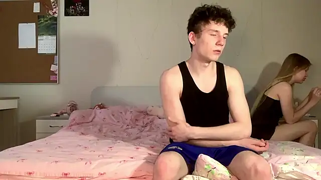 Snapshot of FloraCouple chatting on March 1, 2026, 12:29 pm FloraCouple online show from March 1, 2026, 12:29 pm