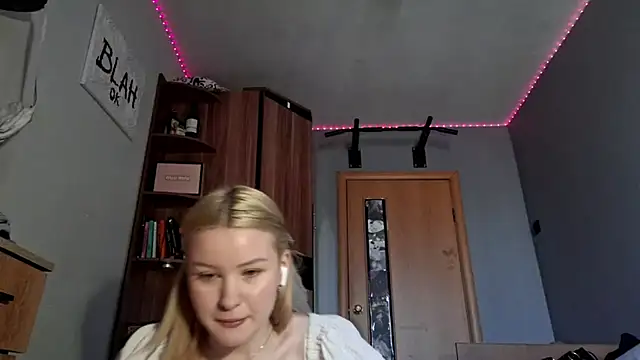 ChongTreece online show from April 3, 2026, 6:11 am