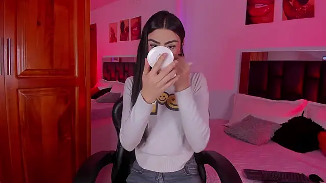 Snapshot of Isabella_Moon9 chatting on February 13, 2026, 12:12 pm Isabella Moon9 online show from February 13, 2026, 12:12 pm