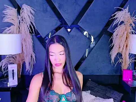 Snapshot of KylieWhitee chatting on February 17, 2026, 12:45 pm KylieWhitee online show from February 17, 2026, 12:45 pm