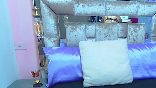 thyara noa online show from February 7, 2026, 7:28 pm