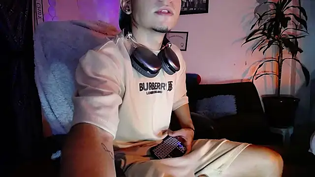 tiancam online show from April 8, 2026, 2:44 am