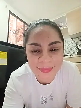 Snapshot of luna_pinky chatting on February 13, 2026, 6:15 pm luna pinky online show from February 13, 2026, 6:15 pm