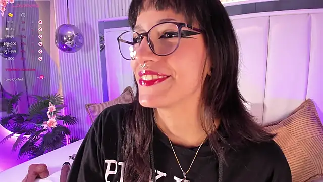 Snapshot of ViolettaColinss chatting on February 25, 2026, 11:42 am ViolettaColinss online show from February 25, 2026, 11:42 am