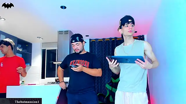 Snapshot of TheBatMansion chatting on February 26, 2026, 1:15 am TheBatMansion online show from February 26, 2026, 1:15 am