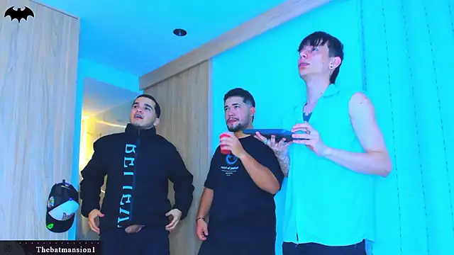 Snapshot of TheBatMansion chatting on February 27, 2026, 4:34 am TheBatMansion online show from February 27, 2026, 4:34 am