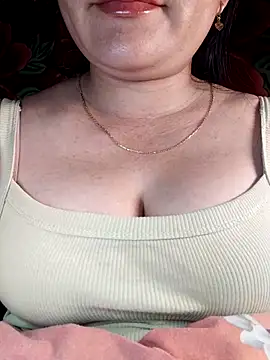 Snapshot of Reina_Fcup01 chatting on February 12, 2026, 3:18 pm Reina Fcup01 online show from February 12, 2026, 3:18 pm