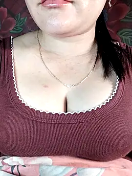 Snapshot of Reina_Fcup01 chatting on February 23, 2026, 5:38 am Reina Fcup01 online show from February 23, 2026, 5:38 am