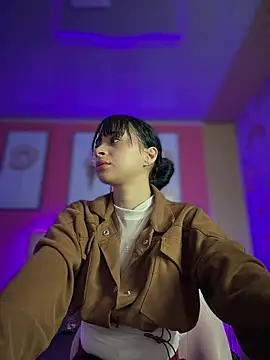 Snapshot of Sasha-18 chatting on February 4, 2026, 12:44 pm Sasha-18 online show from February 4, 2026, 12:44 pm