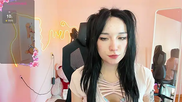 AliceeinWonderlanddd online show from February 20, 2026, 6:26 am