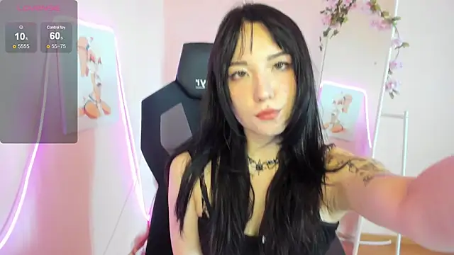 Snapshot of AliceeinWonderlanddd chatting on July 6, 2026, 4:31 am AliceeinWonderlanddd online show from July 6, 2026, 4:31 am