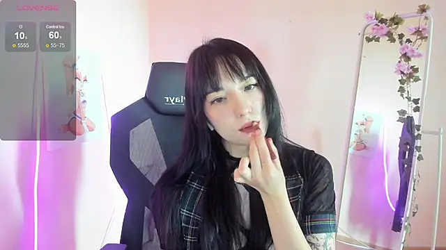 Snapshot of AliceeinWonderlanddd chatting on July 12, 2026, 2:24 am AliceeinWonderlanddd online show from July 12, 2026, 2:24 am