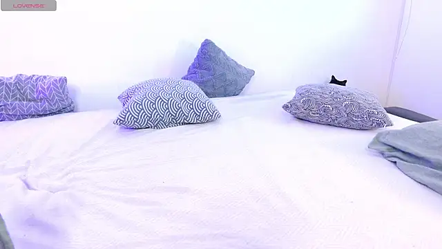 Luvtosin663 online show from April 20, 2026, 3:15 pm