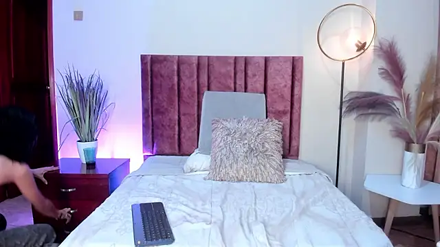 Snapshot of AylaStone chatting on February 19, 2026, 6:15 pm AylaStone online show from February 19, 2026, 6:15 pm