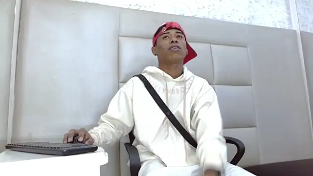 Snapshot of TonnyMarck chatting on February 27, 2026, 2:33 am TonnyMarck online show from February 27, 2026, 2:33 am