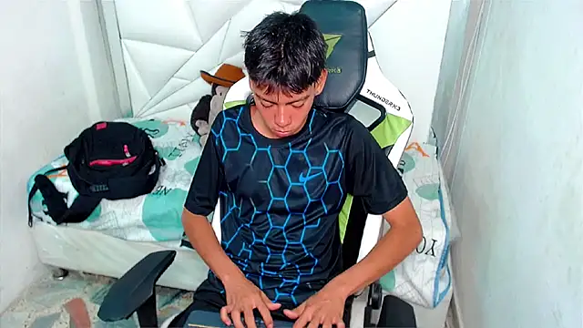 Liarr  online show from March 14, 2026, 8:03 pm