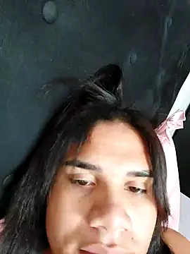 lavinyaalencar22 online show from May 1, 2026, 4:11 pm