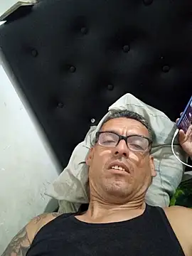 Carlos-0425 online show from May 6, 2026, 4:30 am