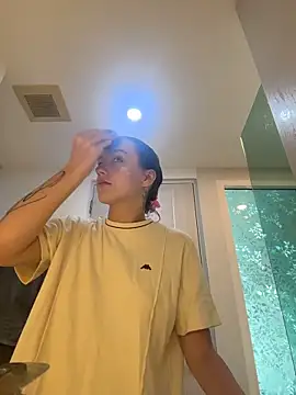 MiaTee online show from March 26, 2026, 2:17 am