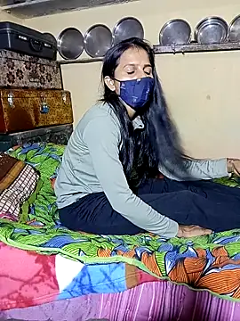 Snapshot of bharticouple chatting on February 1, 2026, 4:05 pm bharticouple online show from February 1, 2026, 4:05 pm