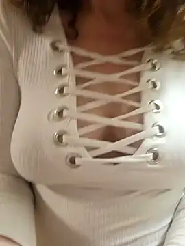 Snapshot of Isa363636 chatting on February 12, 2026, 9:10 pm Isa363636 online show from February 12, 2026, 9:10 pm