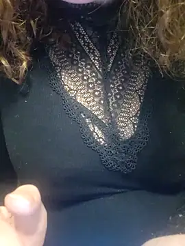 Snapshot of Isa363636 chatting on February 14, 2026, 10:28 pm Isa363636 online show from February 14, 2026, 10:28 pm