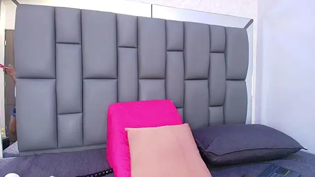 melany roberts  online show from April 11, 2026, 3:11 am