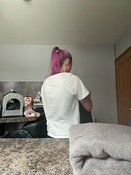 Milssweetx online show from April 5, 2026, 10:45 am