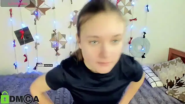 Snapshot of Elina_X chatting on June 13, 2026, 1:31 pm Elina X online show from June 13, 2026, 1:31 pm