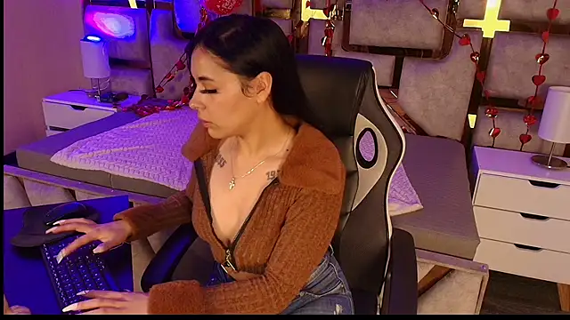 Snapshot of cristal__violetaa chatting on February 21, 2026, 4:24 am cristal violetaa online show from February 21, 2026, 4:24 am