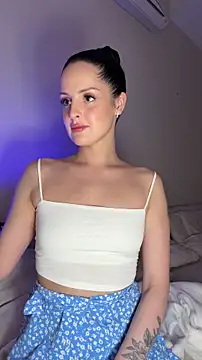 Evayra online show from March 25, 2026, 8:15 pm