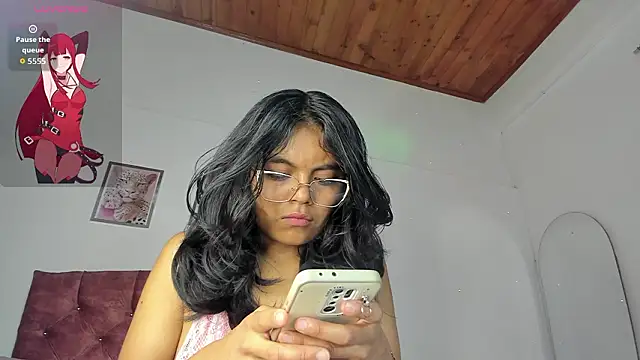 luna velveth online show from March 25, 2026, 2:39 am