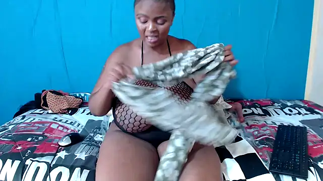 Snapshot of PrettyLisa26 chatting on February 8, 2026, 5:55 am PrettyLisa26 online show from February 8, 2026, 5:55 am