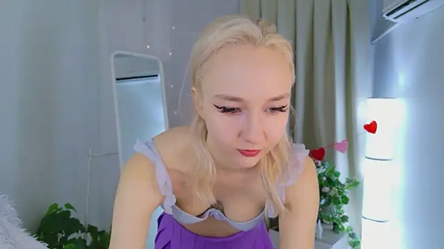 Snapshot of Audrey_Kiss chatting on February 12, 2026, 7:03 am Audrey Kiss online show from February 12, 2026, 7:03 am