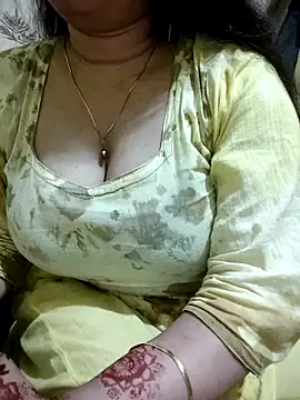 Snapshot of PARI51 chatting on July 13, 2026, 7:49 pm PARI51 online show from July 13, 2026, 7:49 pm