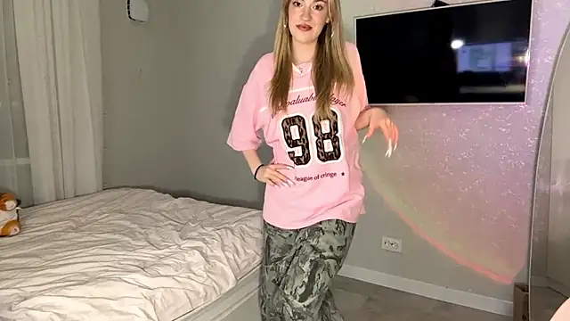 Between Eeys online show from February 1, 2026, 3:10 pm