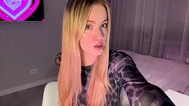 Between Eeys online show from March 4, 2026, 3:40 pm