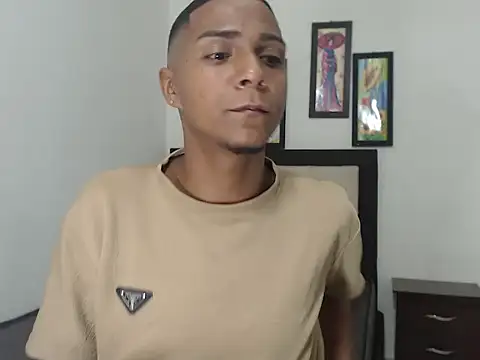 hotboyluxe online show from February 14, 2026, 2:41 am