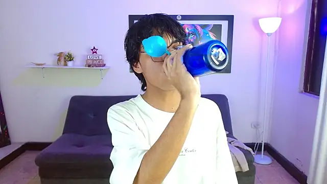 Snapshot of Maecum18 chatting on February 17, 2026, 8:48 pm Maecum18 online show from February 17, 2026, 8:48 pm