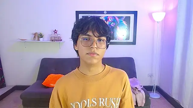 Snapshot of Maecum18 chatting on February 23, 2026, 9:23 pm Maecum18 online show from February 23, 2026, 9:23 pm