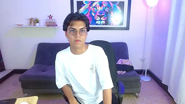 Snapshot of Maecum18 chatting on February 27, 2026, 8:53 pm Maecum18 online show from February 27, 2026, 8:53 pm