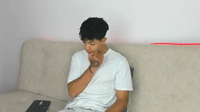 Snapshot of _Alex_Colton chatting on April 1, 2026, 10:07 pm Alex Colton online show from April 1, 2026, 10:07 pm