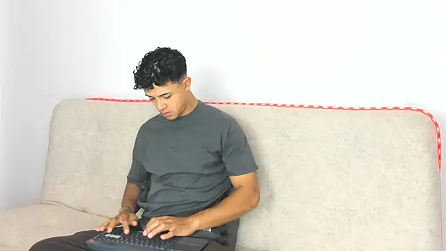 Snapshot of _Alex_Colton chatting on April 2, 2026, 10:07 pm Alex Colton online show from April 2, 2026, 10:07 pm