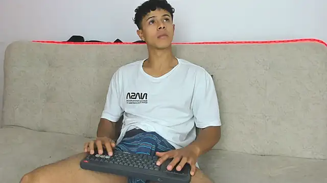 Snapshot of _Alex_Colton chatting on April 15, 2026, 10:21 pm Alex Colton online show from April 15, 2026, 10:21 pm