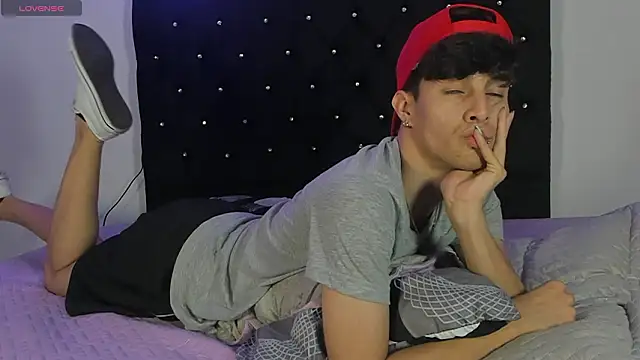 Snapshot of axxxel_twink chatting on February 19, 2026, 1:34 am axxxel twink online show from February 19, 2026, 1:34 am