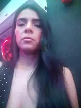 EvaMiranda online show from April 13, 2026, 3:34 am